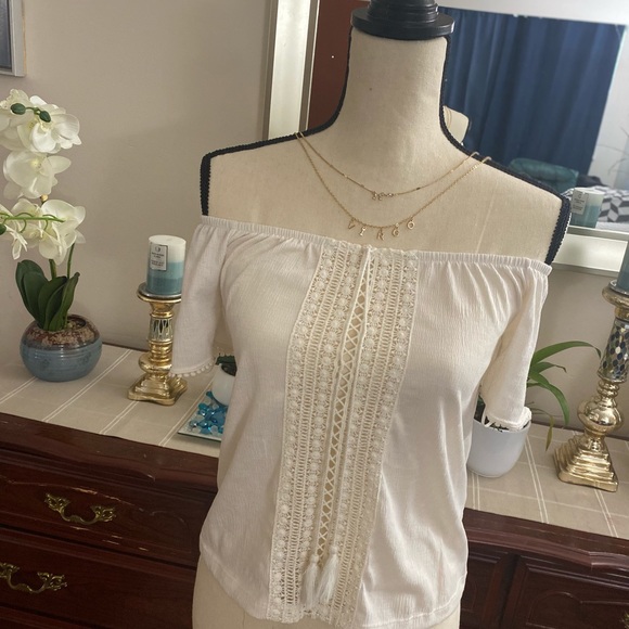 💕❤️H&M lace centered off shoulder white💕 - Picture 4 of 6